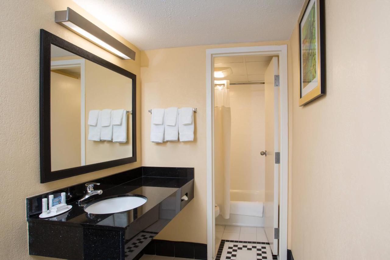 Fairfield Inn Boston Dedham Exterior photo