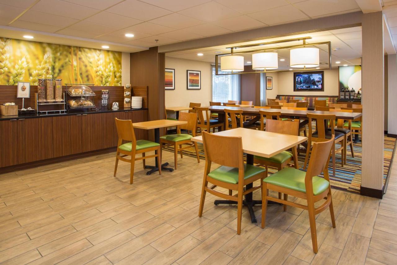 Fairfield Inn Boston Dedham Exterior photo
